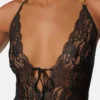 Broderet bodysuit med blondekant