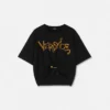 Crop-T-shirt med sikkerhedsnål og nitter