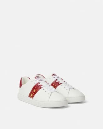 Greca-sneakers med dekorationer