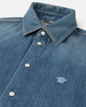 Let denimskjorte