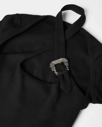 Midi-kjole med barokspænde og udskæring