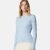 Ribstrikket bluse i viskose-blanding med rund hals