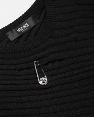 Safety Pin asymmetrisk ribstrikket sweater