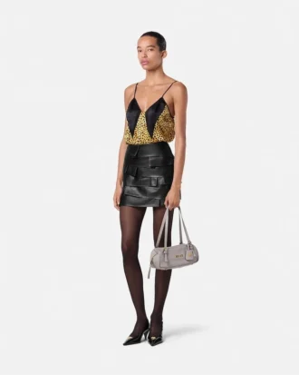 Tætsiddende læderminiskirt