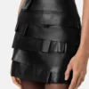 Tætsiddende læderminiskirt